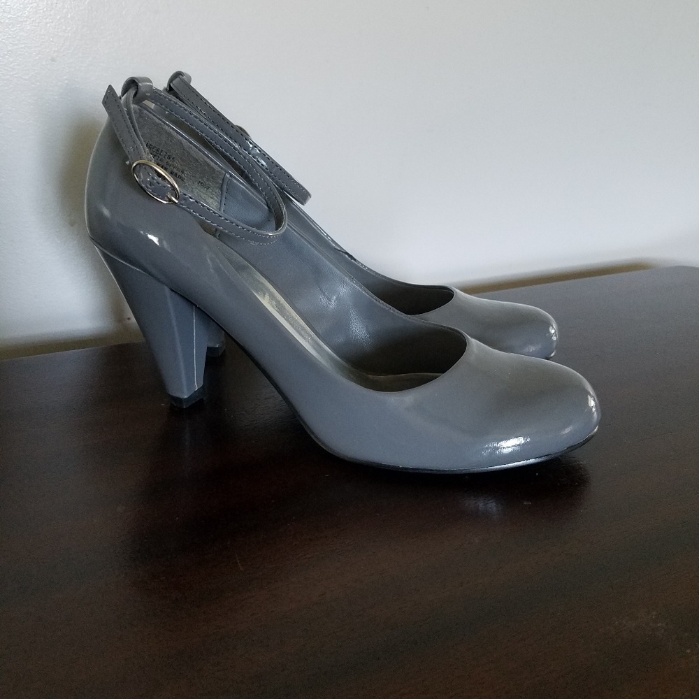 Shoes size 7